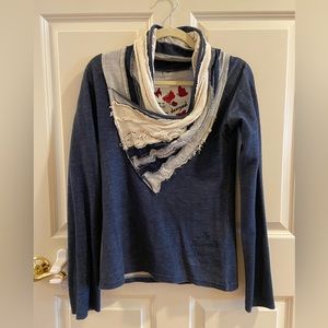 Desigual women’s sweater - size M